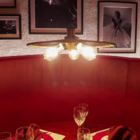 「ケビンズ ザ プライムリブ＆シーフード」はアクアリゾートクラブサイパンにあり、アンガスビーフの高級プライムリブや新鮮なシーフードが落ち着いた雰囲気の中で楽しめる大人のレストラン